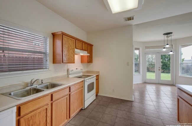 Photo - 13526 Riverbank Pass