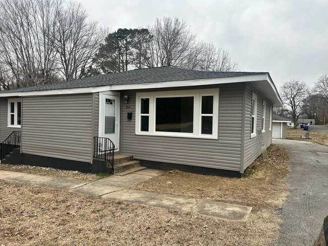 Building Photo - 304/306 West 14th Street Unit 304 West 14th Street