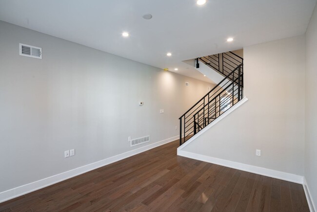 Photo - Brand New Luxury Temple Student Housing