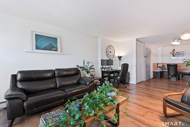 Photo - 30 Glenbrook Rd Unit 2E