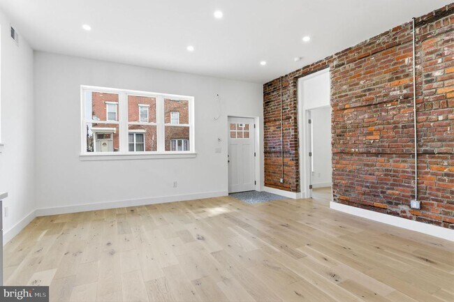 Photo - 2724 E Somerset St Unit 1