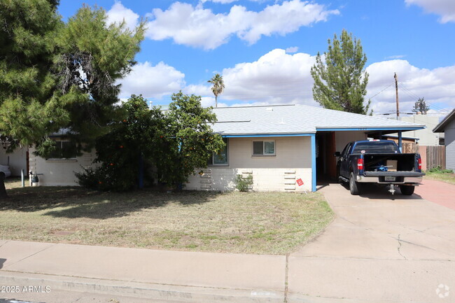 Building Photo - 1524 W 7th St Rental