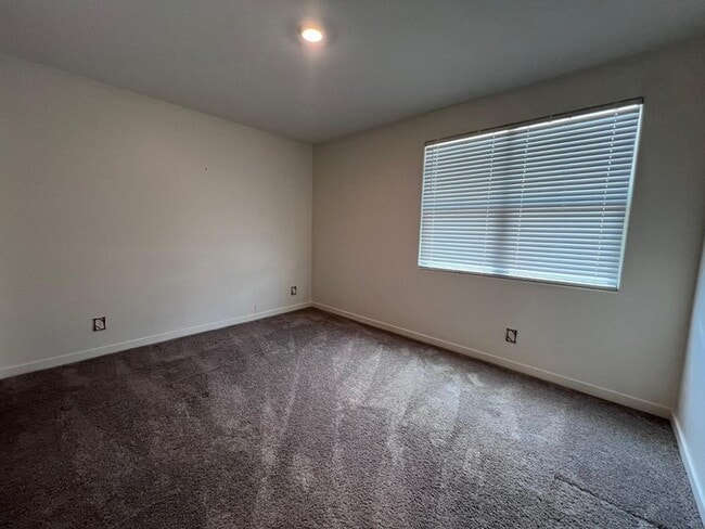 Photo - 1152 E Newland Dr