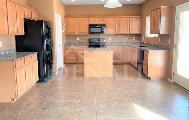 Photo - 925 E Canyon Rock Rd