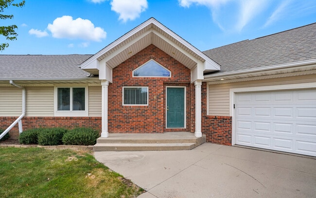 Photo - 8 Redtail Ct