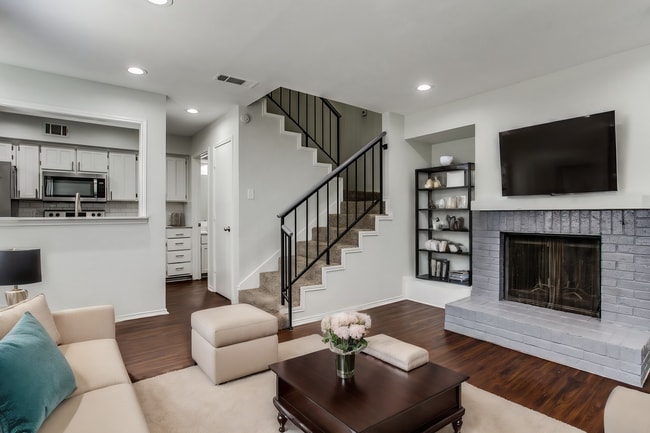 Building Photo - 2805 Meadow Park Dr Unit B