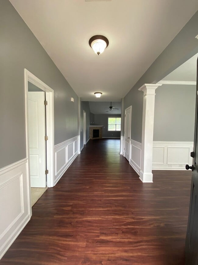 Photo - 102 E Haven Ct