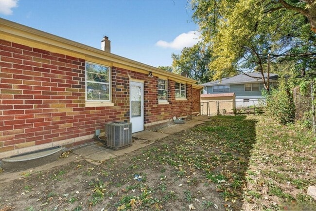 Photo - Saratoga Street