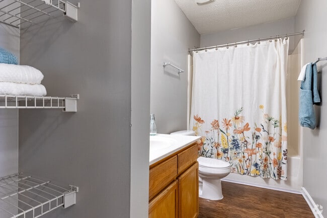 3BR, 3BA - 1256SF (Classic Furnished)