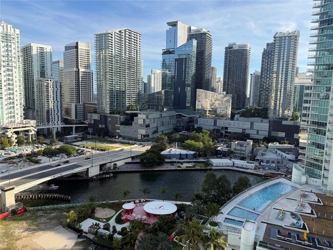 Photo - 90 SW 3rd St Unidad 2202