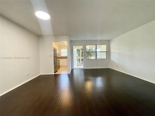 Photo - 250 Layne Blvd Unidad 204