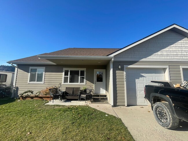 Building Photo - Pet Friendly UNFURNISHED LONG TERM Kalispe...