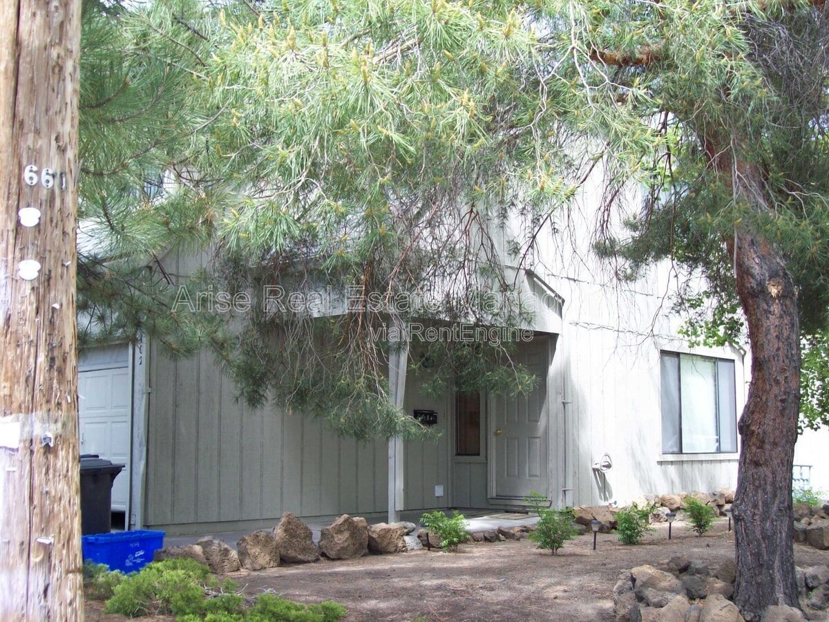 Photo - 402 NW Bond St