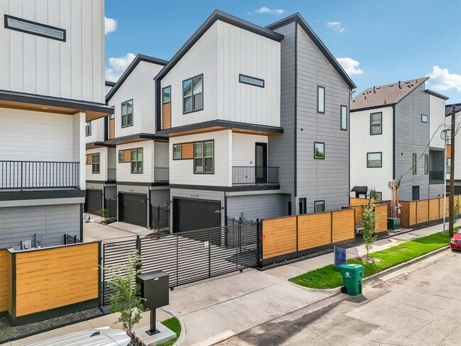 Building Photo - 2339 Eagle St