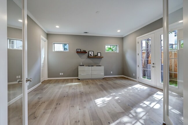 Photo - 505 Reinicke St