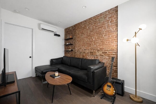 Photo - 346 W 52nd St Unidad 4D