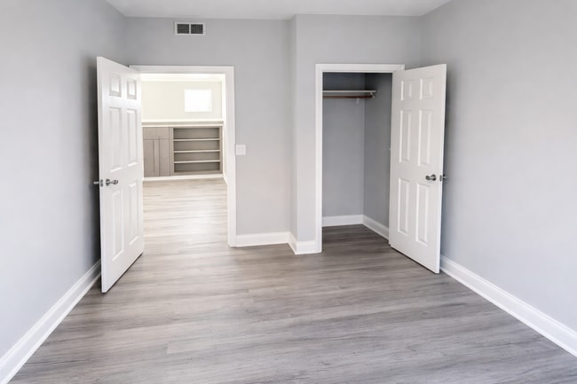 Photo - 843 E Marquette Rd