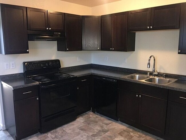 Photo - Reno Duplex - Garage, Dishwasher, Washer/Dryer Hookups, Central A/C