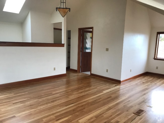 Building Photo - 3053 36th Ave SW Rental