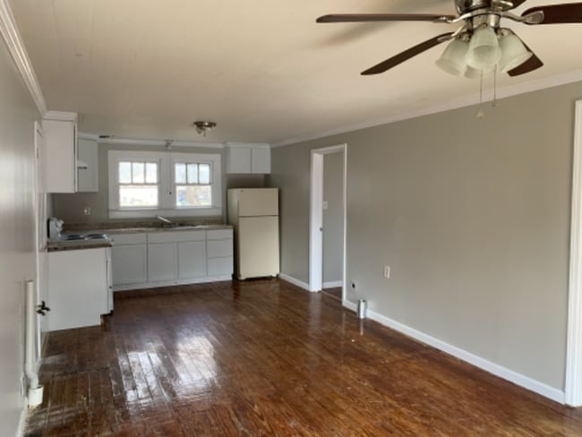 Photo - 911 E Ash St