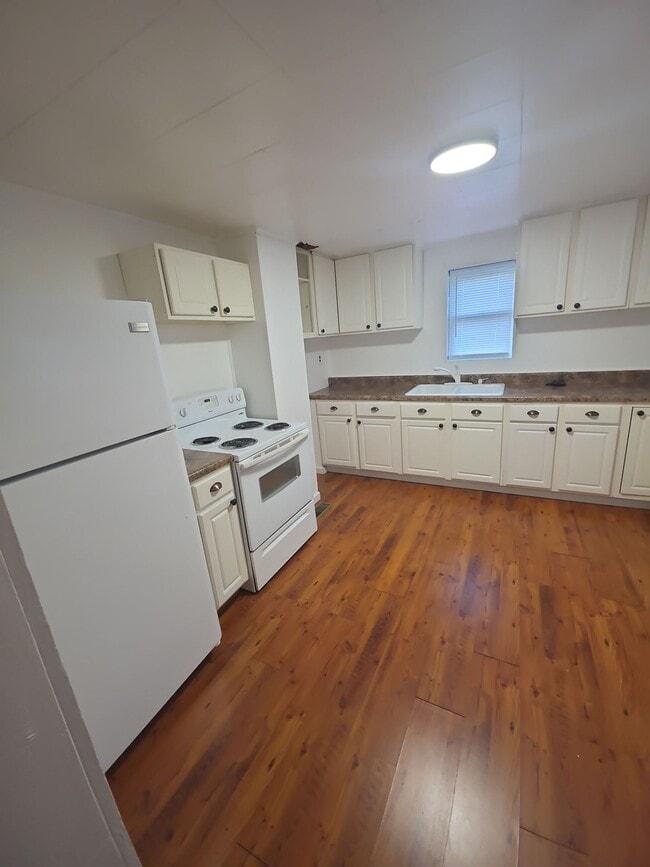 Photo - 613 Evans St