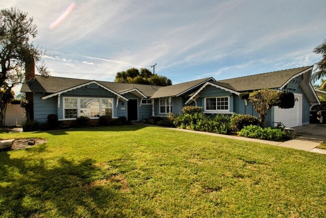 Building Photo - Charming Rossmoor Home