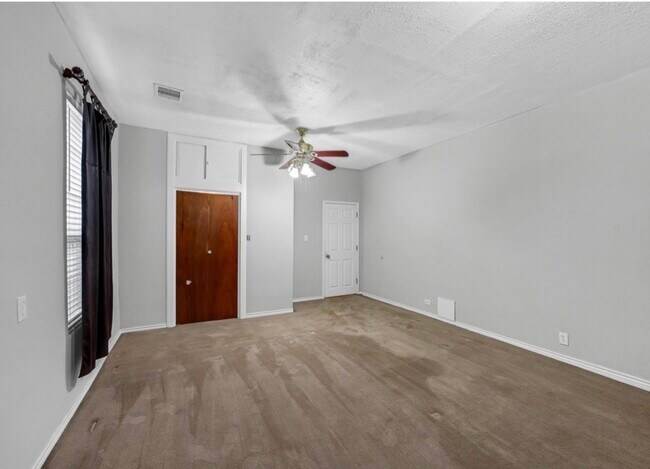 Photo - 2418 Delafield St