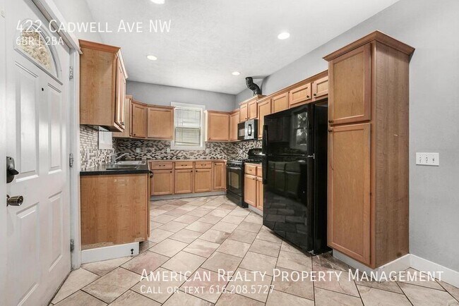 Photo - 422 Cadwell Ave NW