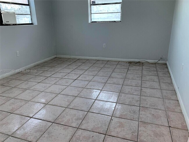 756 NW 5th St
