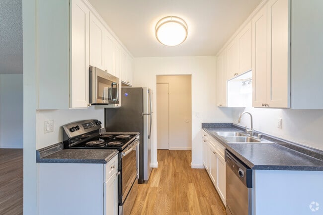 2 BR, 2 BA - 1045 SF