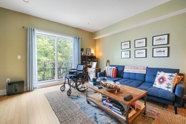 Photo - 636 5th St Unit 405