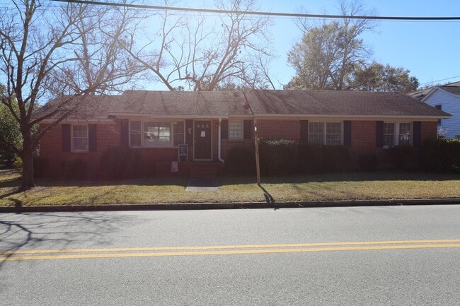 Building Photo - 206 E Grady St