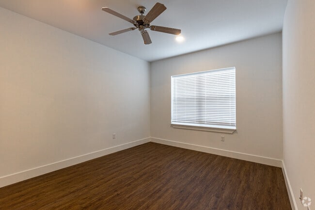 2BR, 2BA - 1,005SF - Burnett Trail Apartments