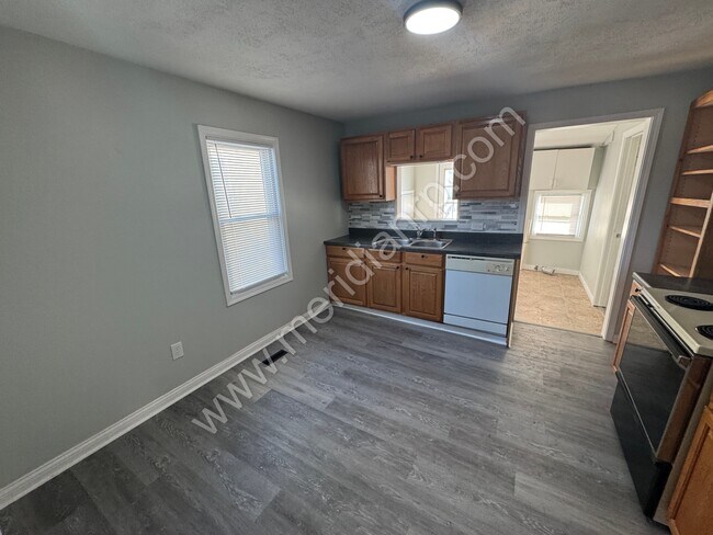 Photo - 2520 Lynn Ave