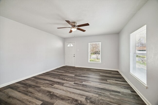 Photo - 705 Westshire Dr
