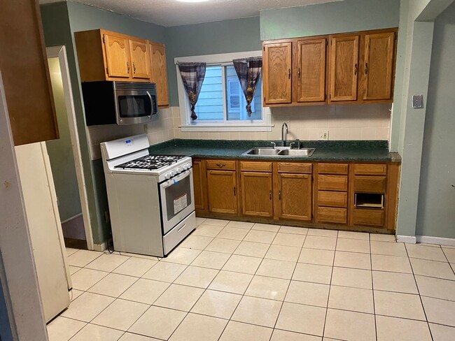 Photo - Spacious 3-Bedroom Home for Rent in North ...
