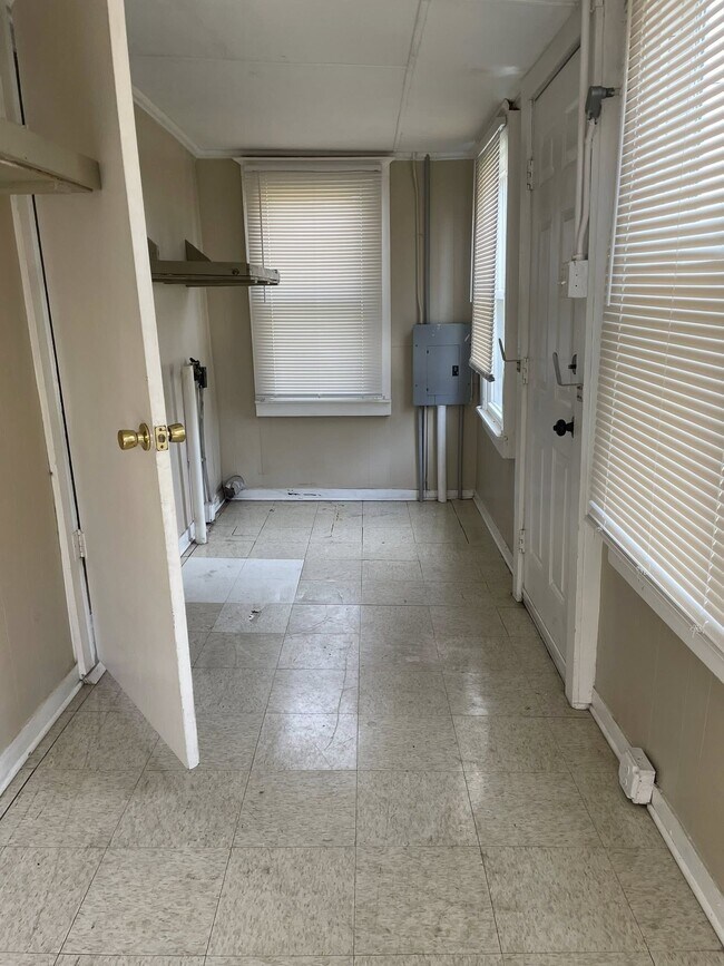 Photo - 400 Lamar St