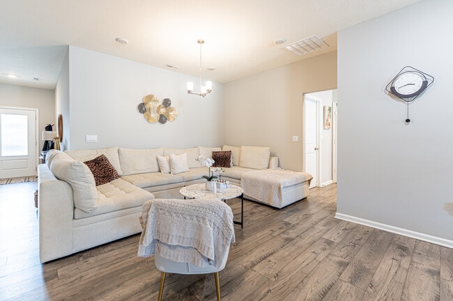 Photo - 354 Limerick Ln