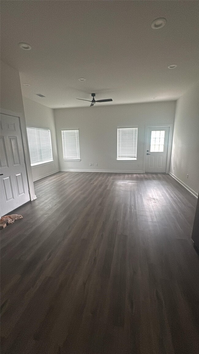 Photo - 605 Center St