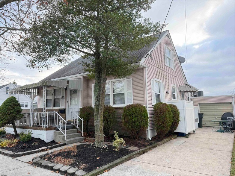 200 N Essex Ave