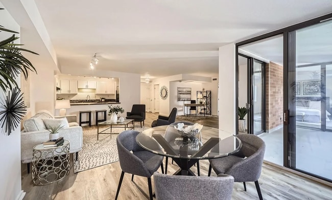 Building Photo - 1551 Larimer St Unit 703