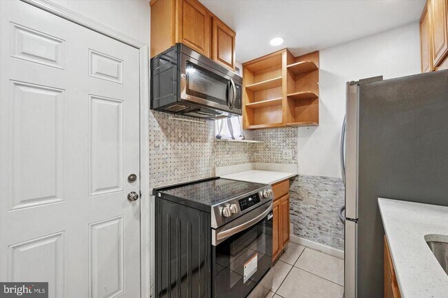 Photo - 1039 W Russell St