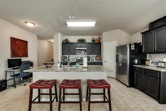 Photo - 649 Clearbrook St