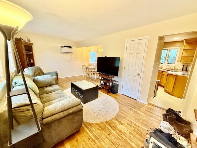 Photo - 22 Van Wicklen Ct