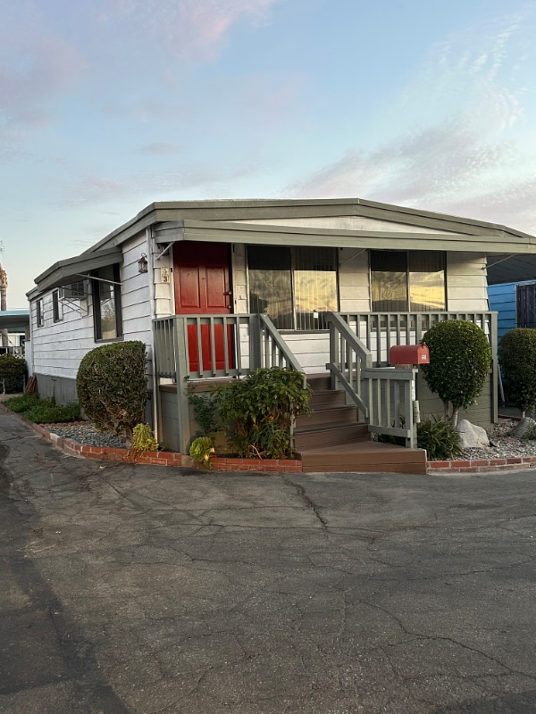 Photo - 435 E Gardena Blvd