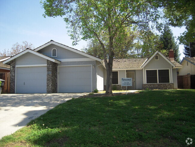 Building Photo - Lovely Home