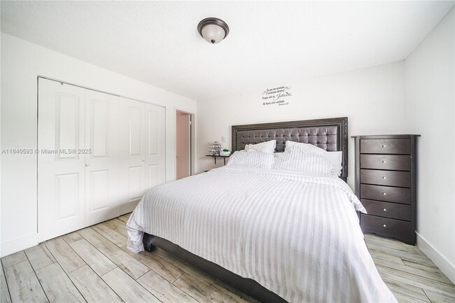 Photo - 5400 Lakewood Cir S Apartamento Unidad D