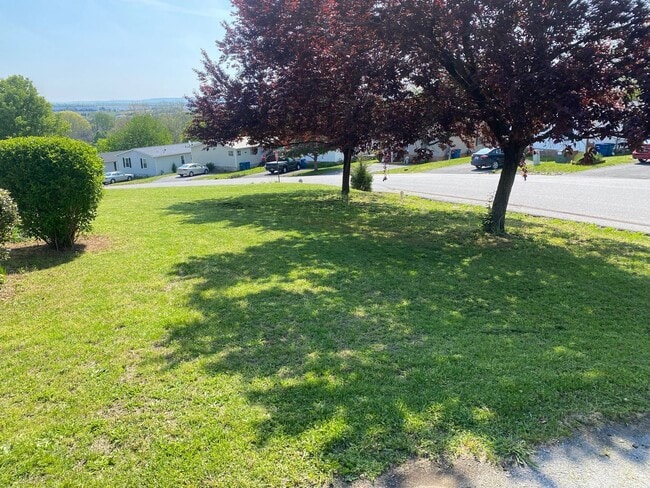 Photo - 3 Bedroom, 2 Bath Manufactured Home in Highland Manor