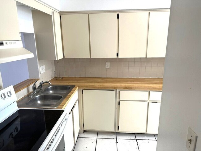 Photo - 6513 Dumont Ave