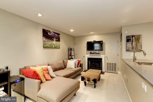 Photo - 1630 19th St NW